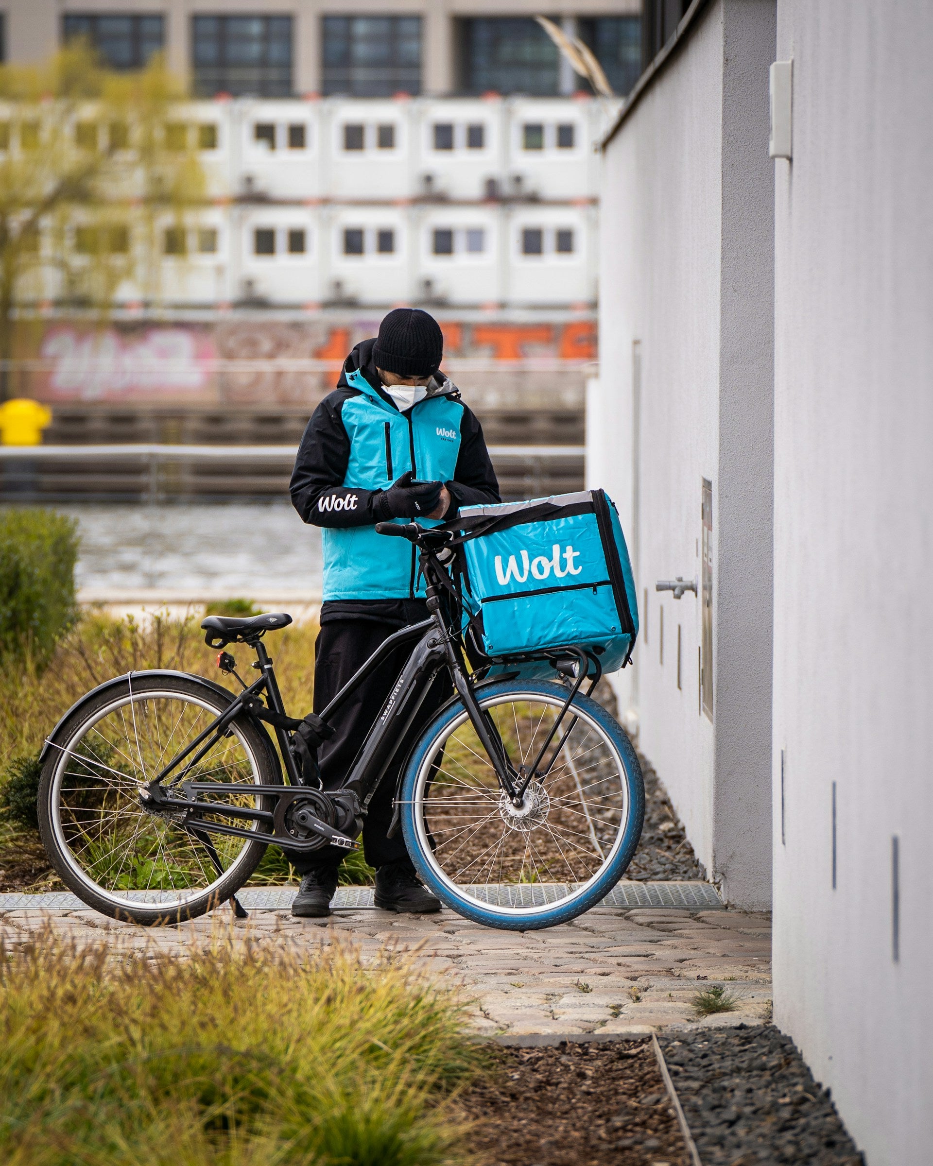 Deliver food with bike online